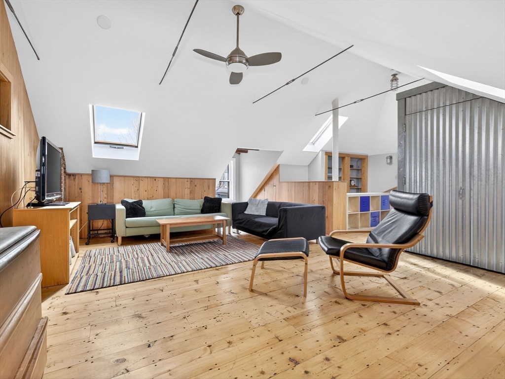 25 Danforth St # 3