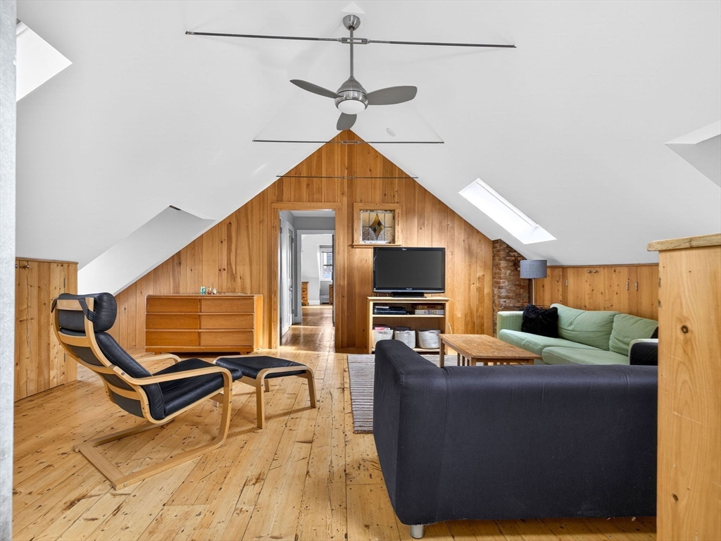 25 Danforth St # 3
