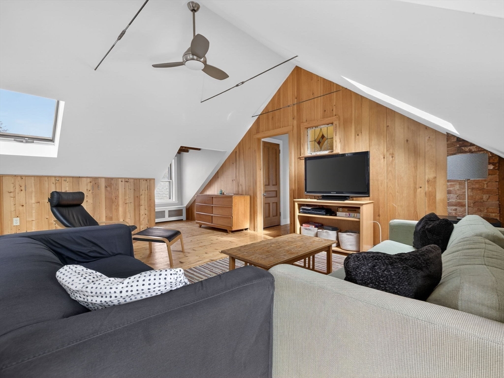25 Danforth St # 3