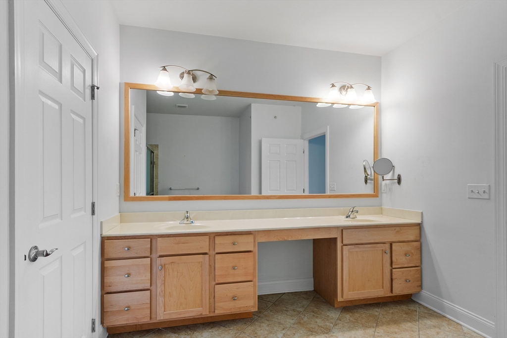 13 Wilshire Way # 13