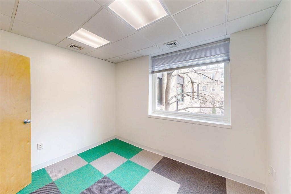 552 Massachusetts Ave # 204