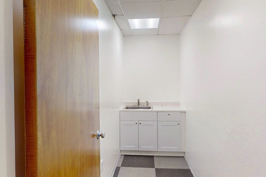 552 Massachusetts Ave # 204