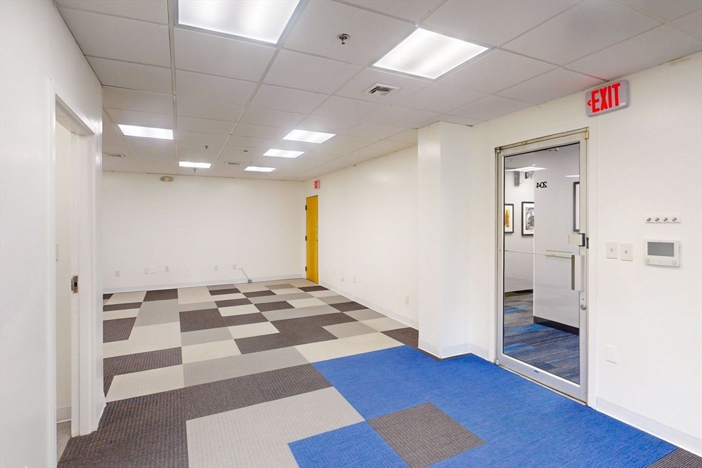 552 Massachusetts Ave # 204