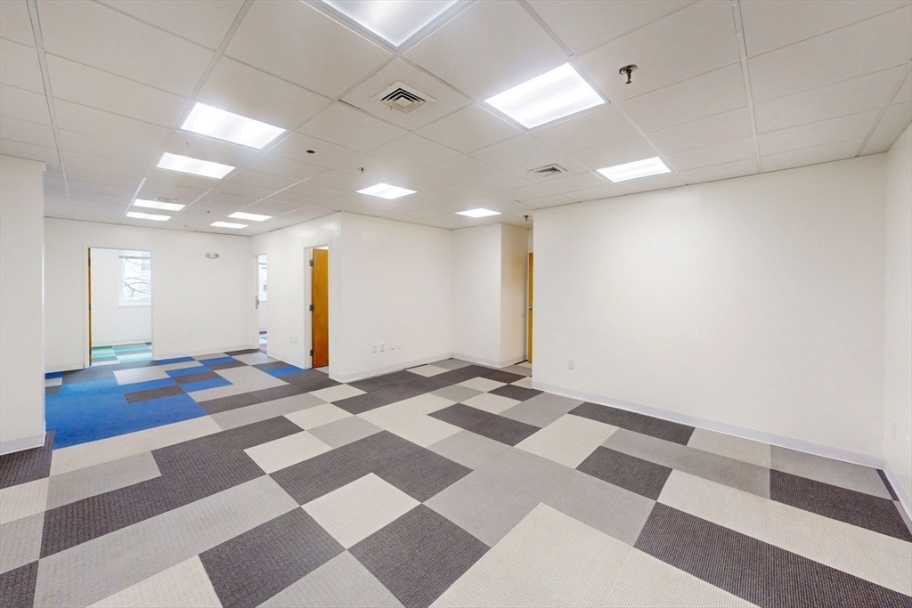 552 Massachusetts Ave # 204