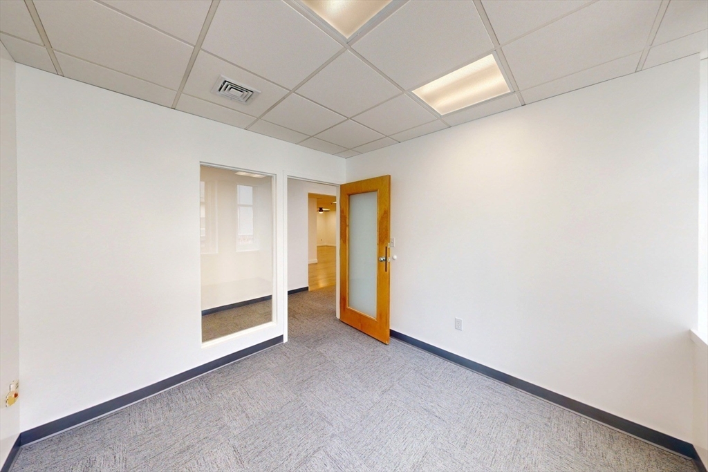 552 Massachusetts Ave # 208
