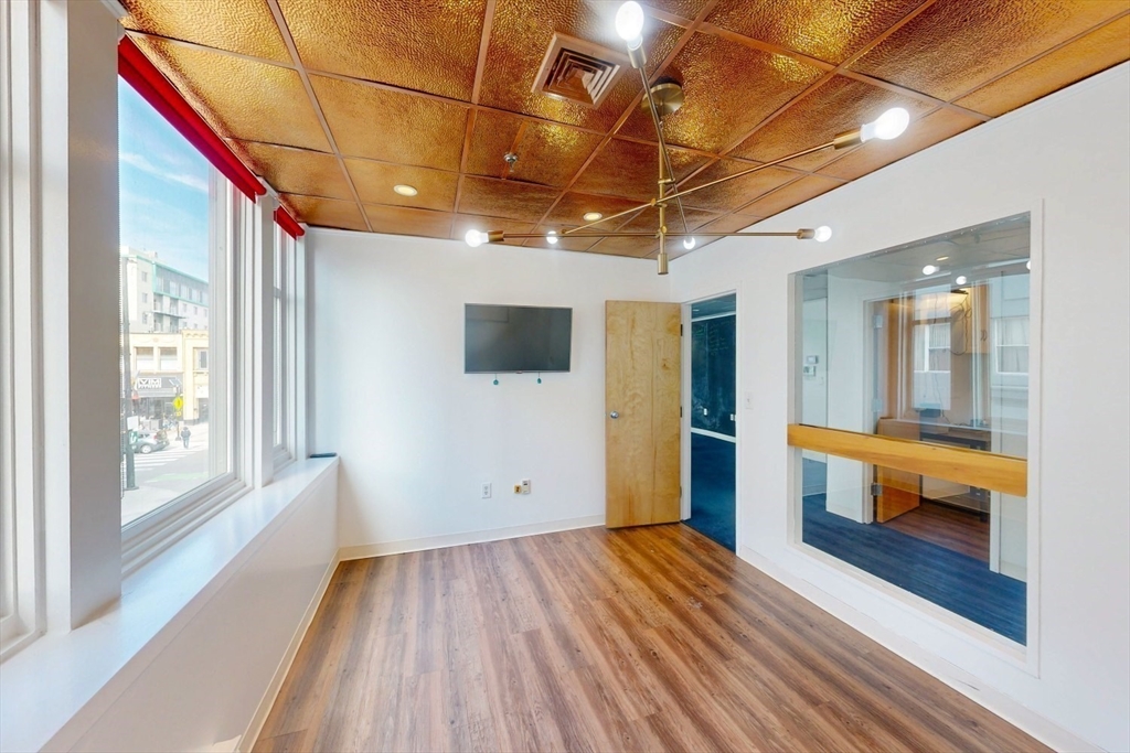 552 Massachusetts Ave # 203