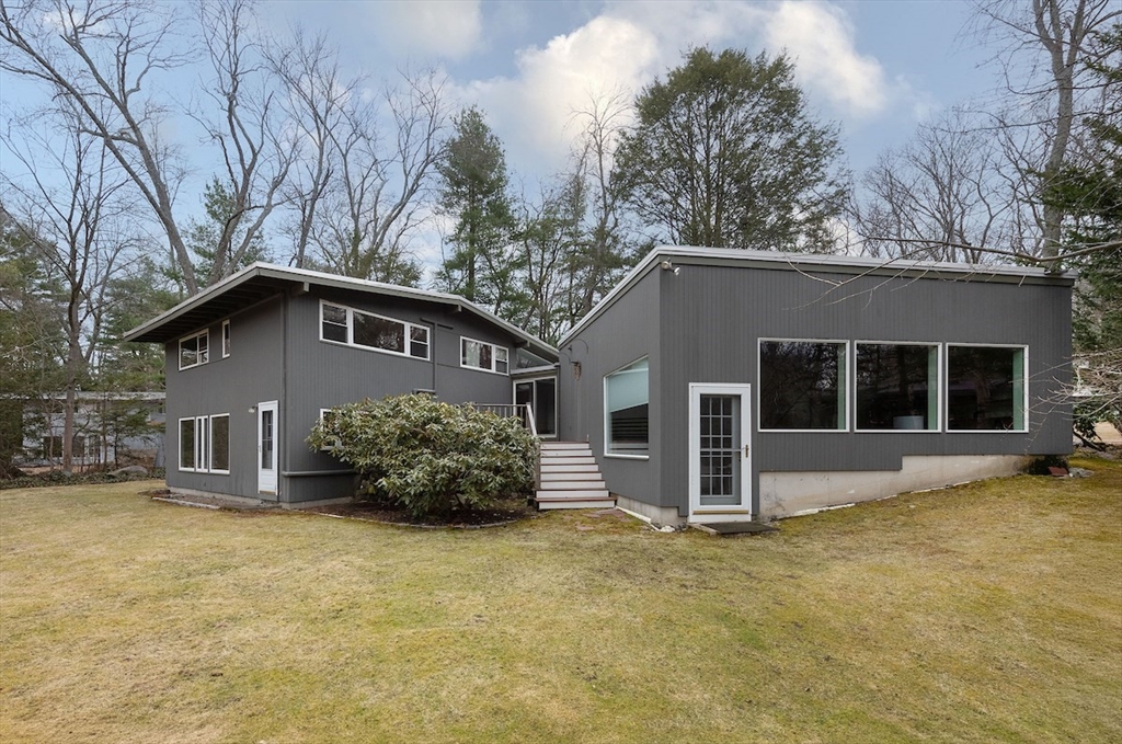 27 Peacock Farm Rd
