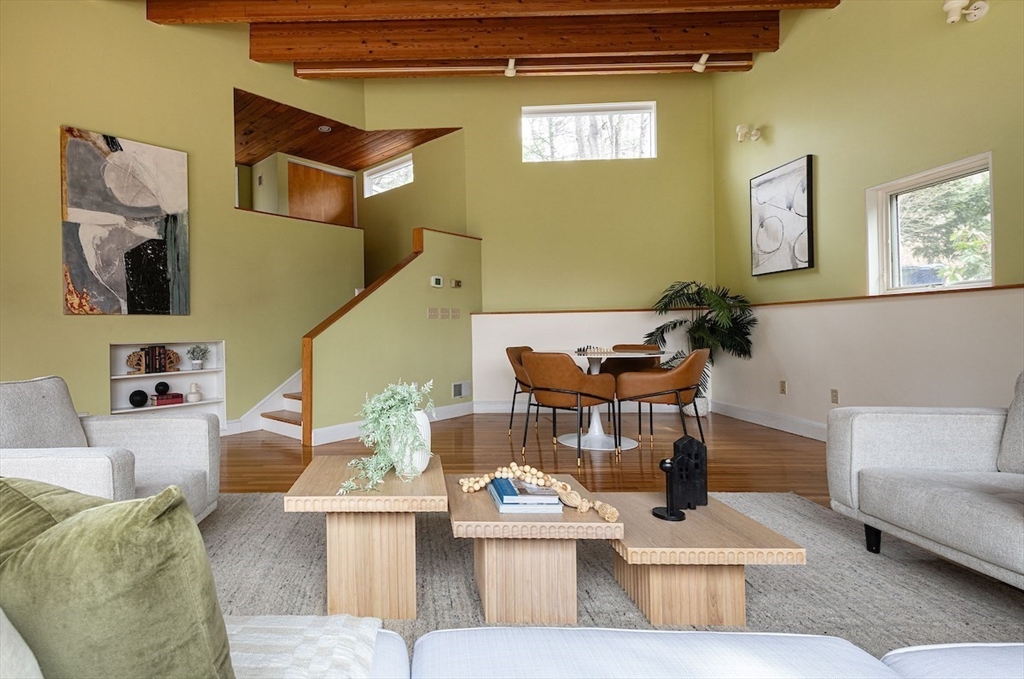 27 Peacock Farm Rd