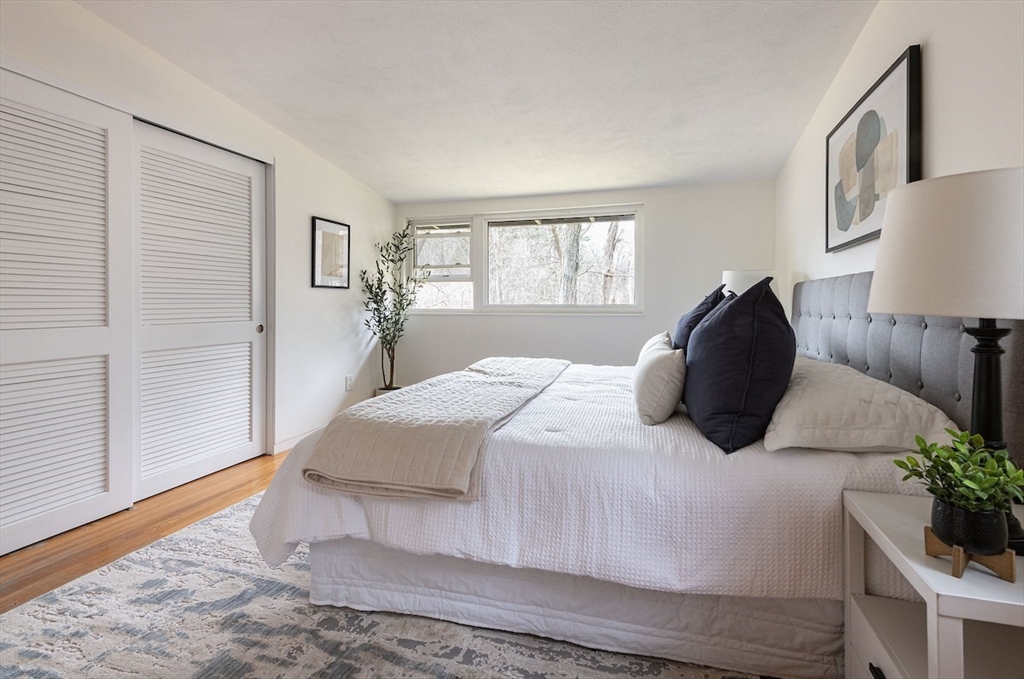 27 Peacock Farm Rd
