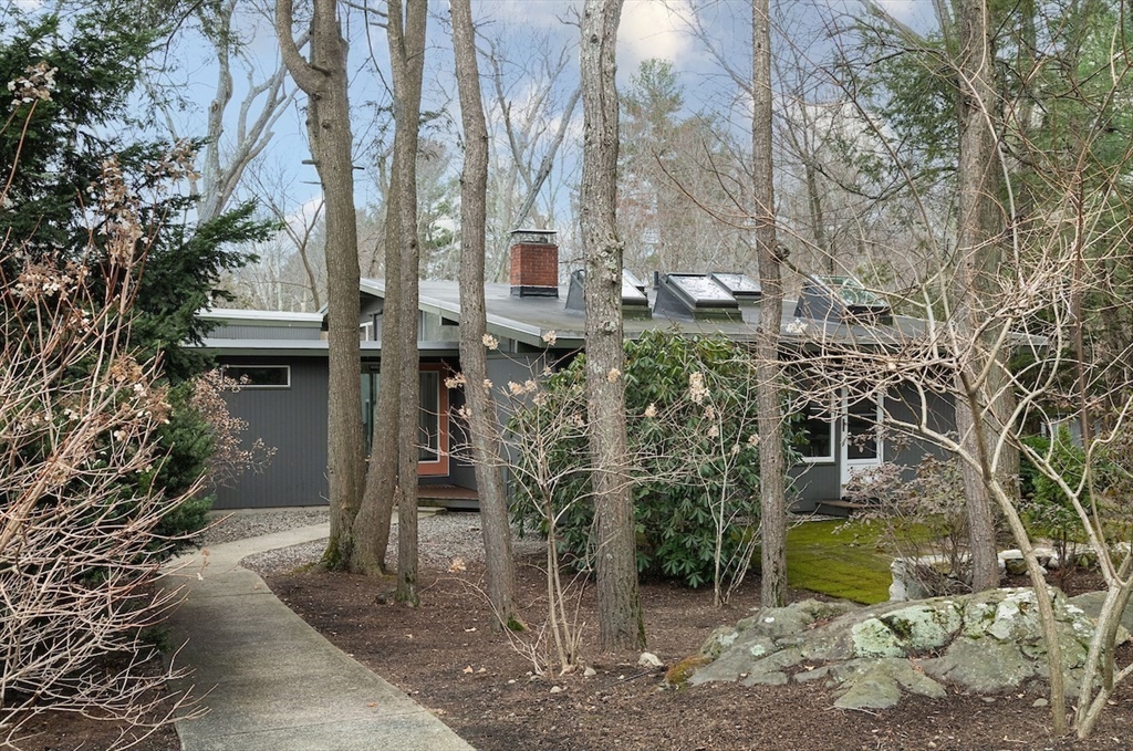 27 Peacock Farm Rd