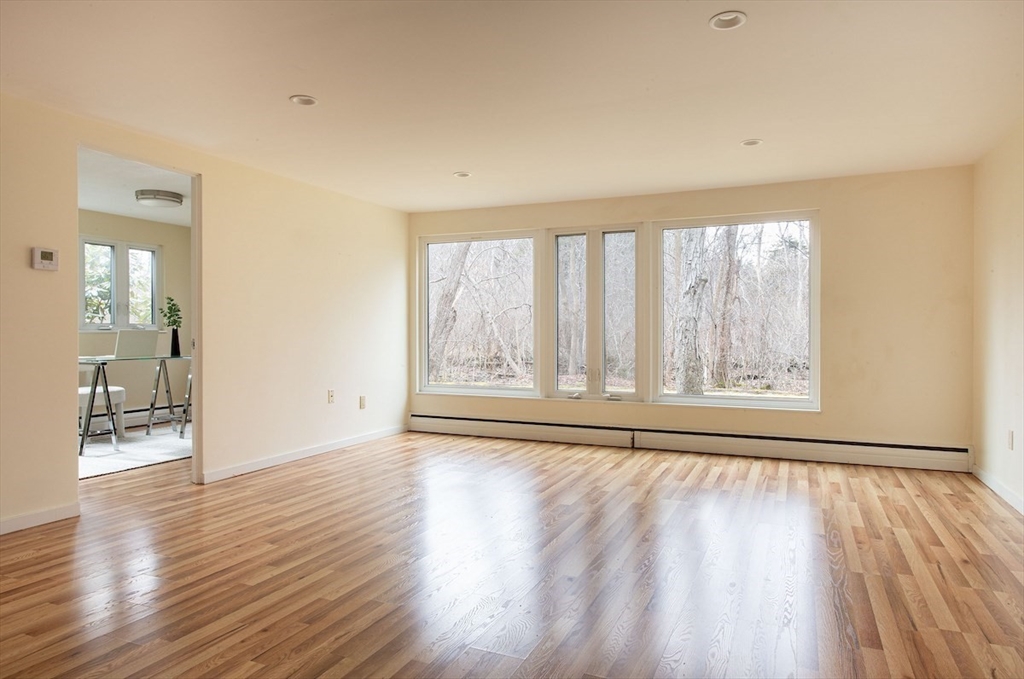 27 Peacock Farm Rd