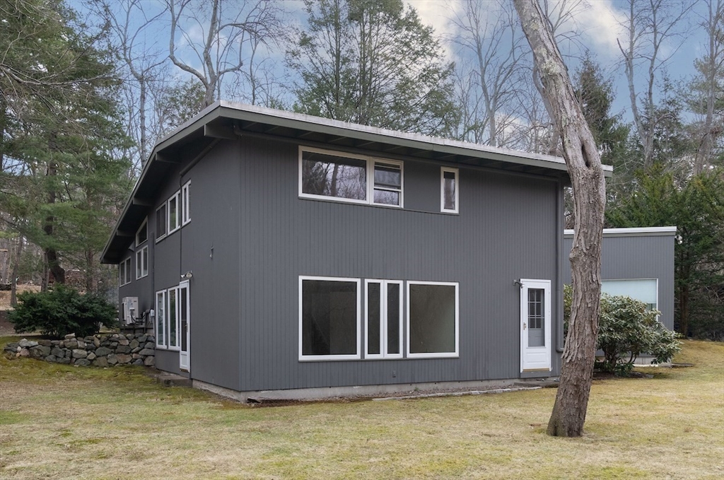 27 Peacock Farm Rd