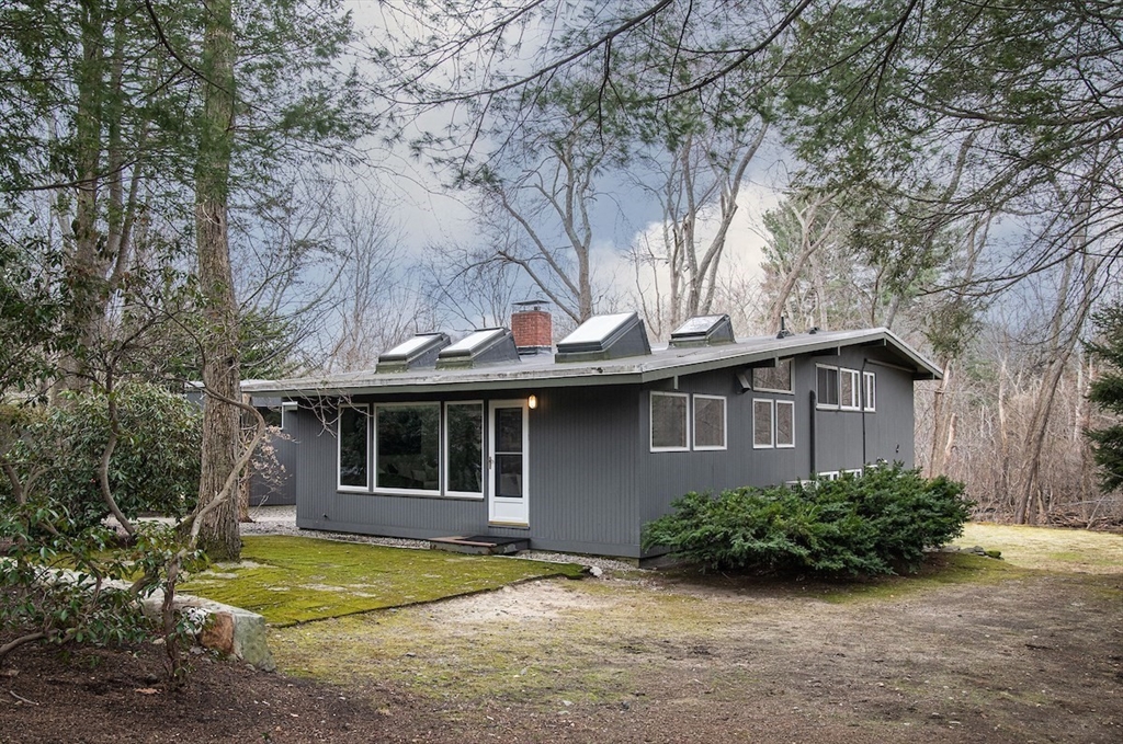 27 Peacock Farm Rd