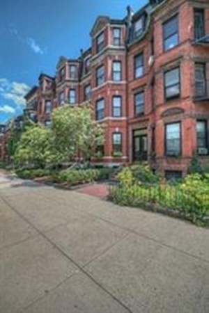 342 Commonwealth Ave # 3