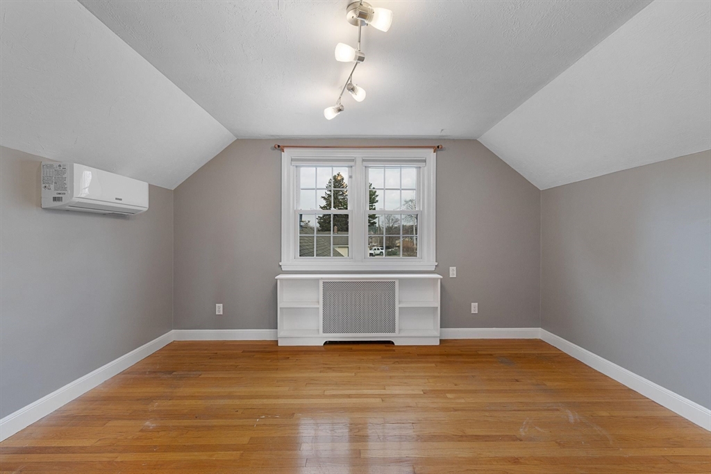 553 Elm St