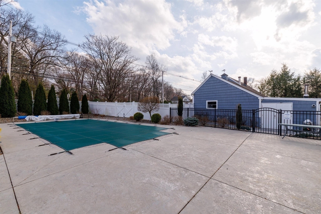 553 Elm St