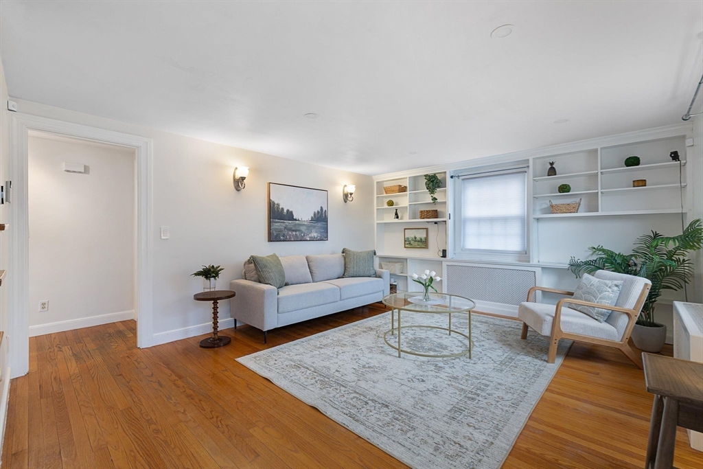 553 Elm St
