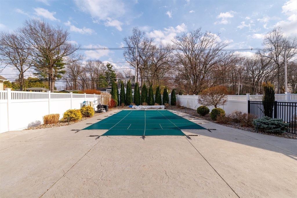 553 Elm St