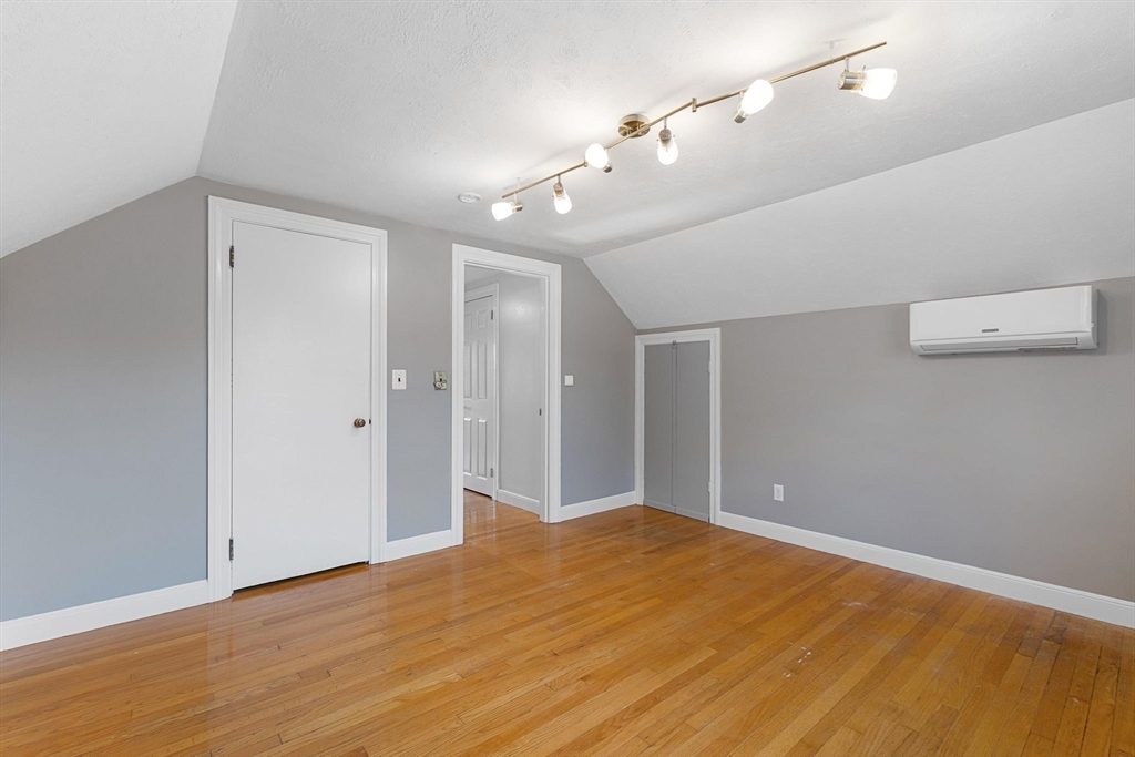 553 Elm St