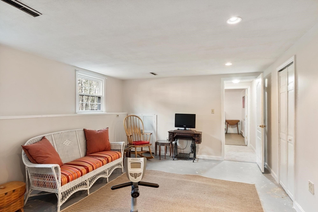 20 Bayberry Rd