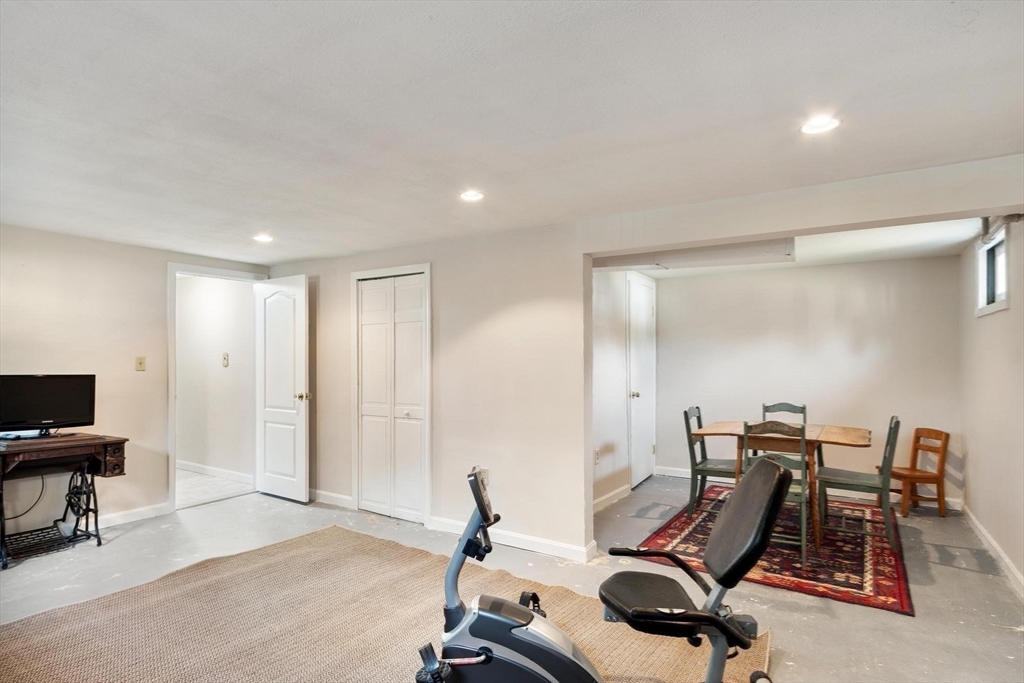 20 Bayberry Rd