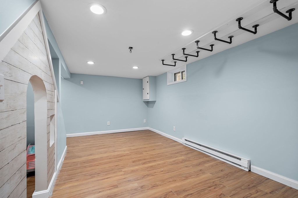 13 Mohegan Road