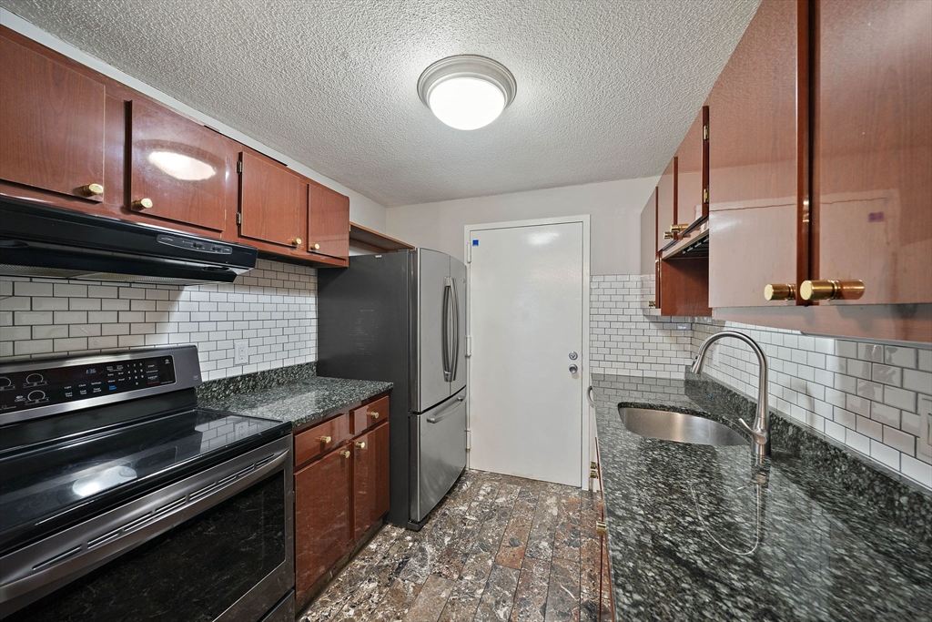 15 Village Rock Ln # 2