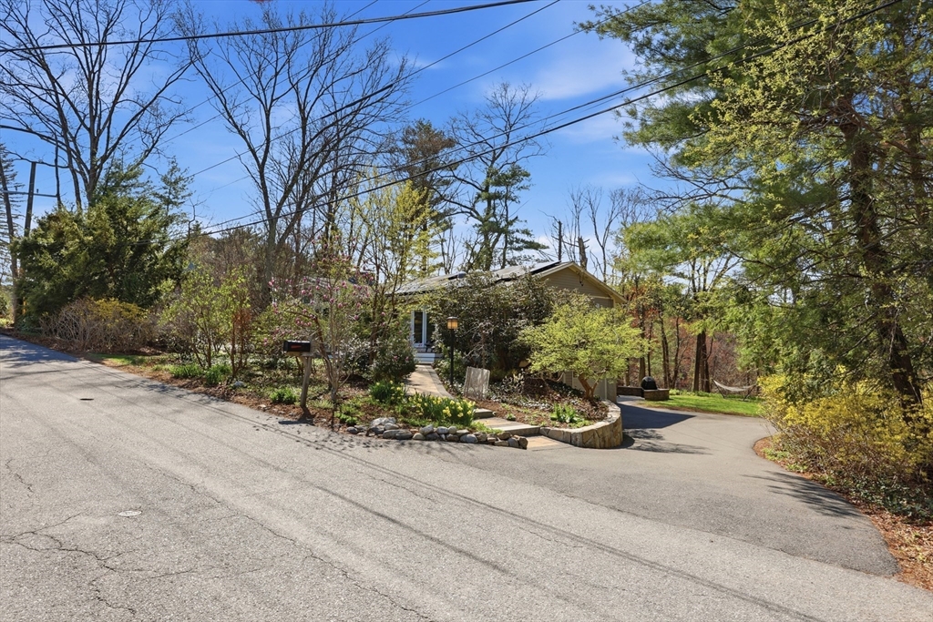 27 Tuttle Dr