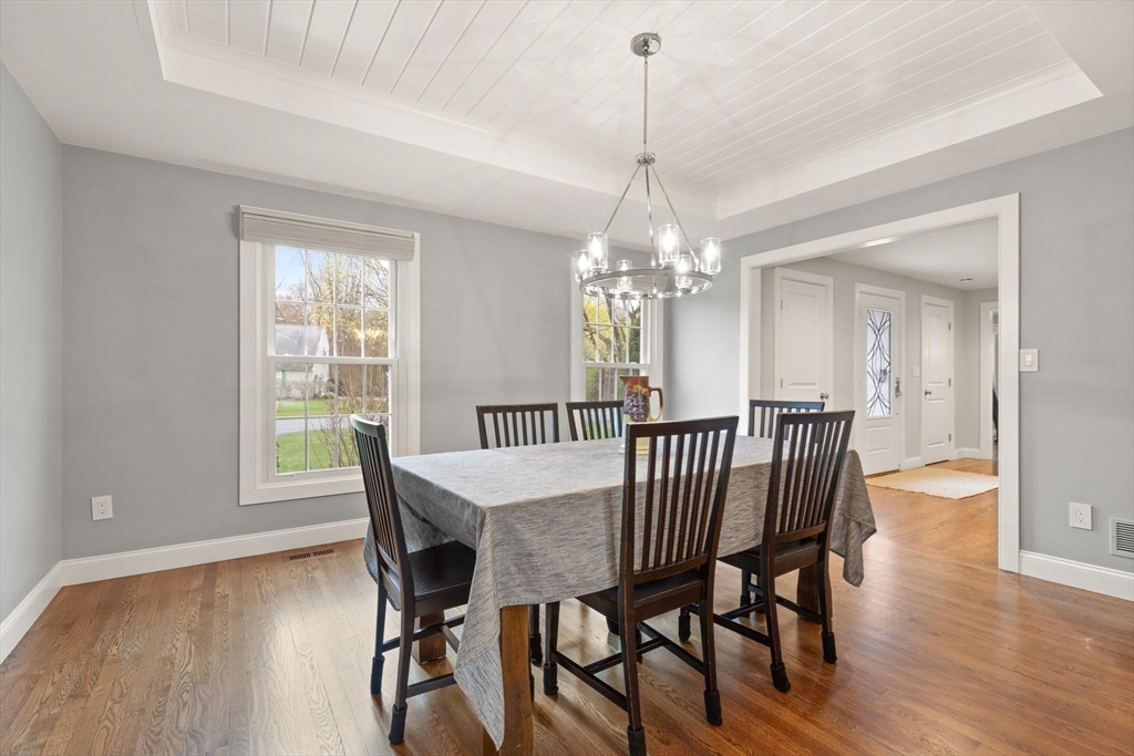 25 Saddle Club Rd