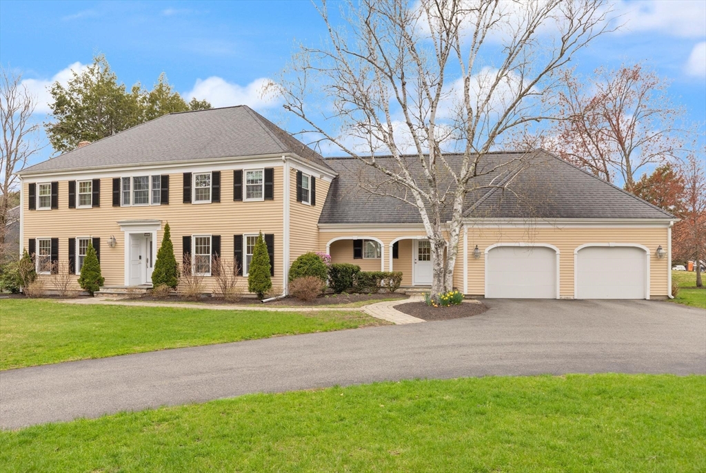 25 Saddle Club Rd