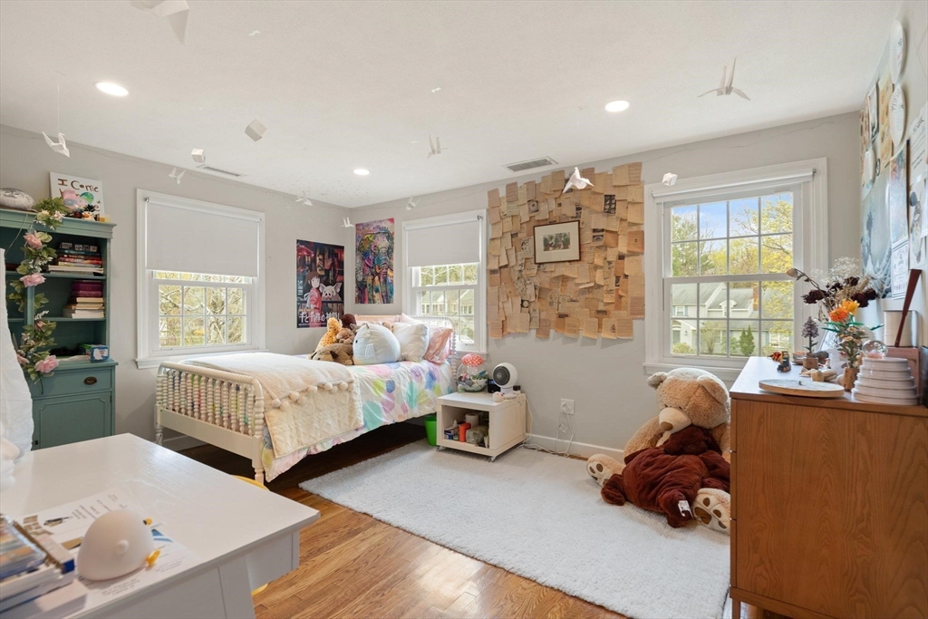 25 Saddle Club Rd