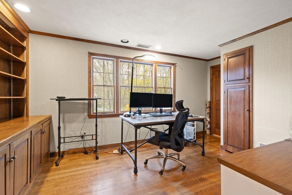 25 Saddle Club Rd