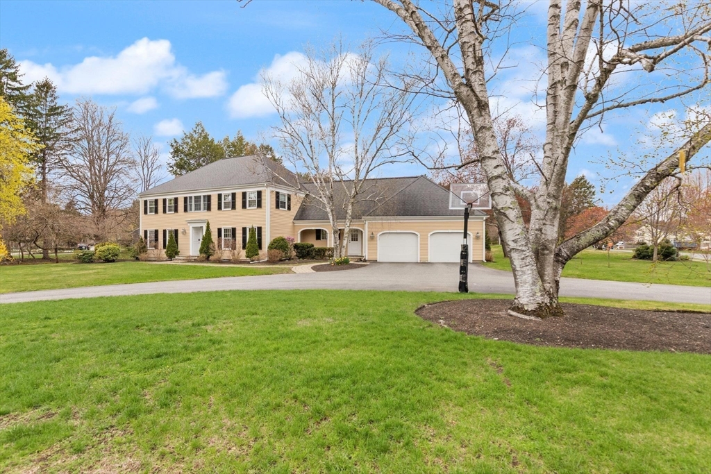 25 Saddle Club Rd