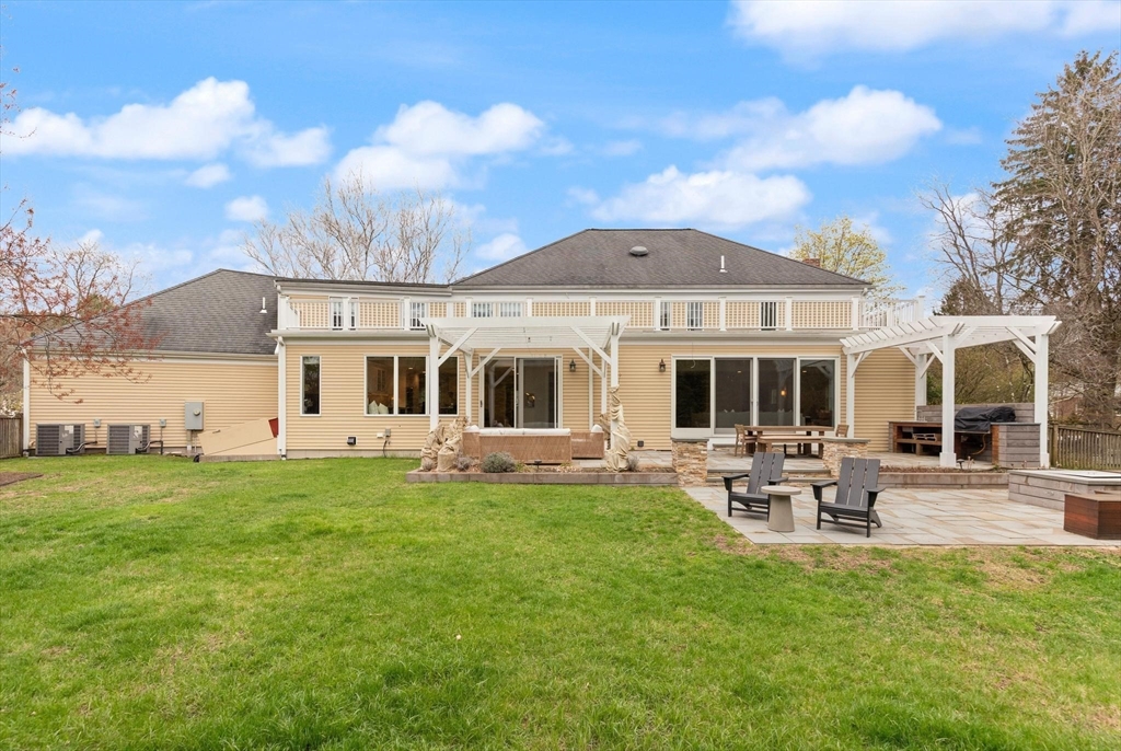 25 Saddle Club Rd