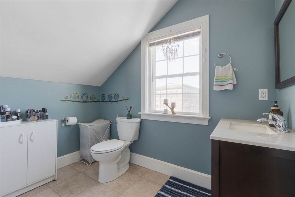 42 Lexington St # 3