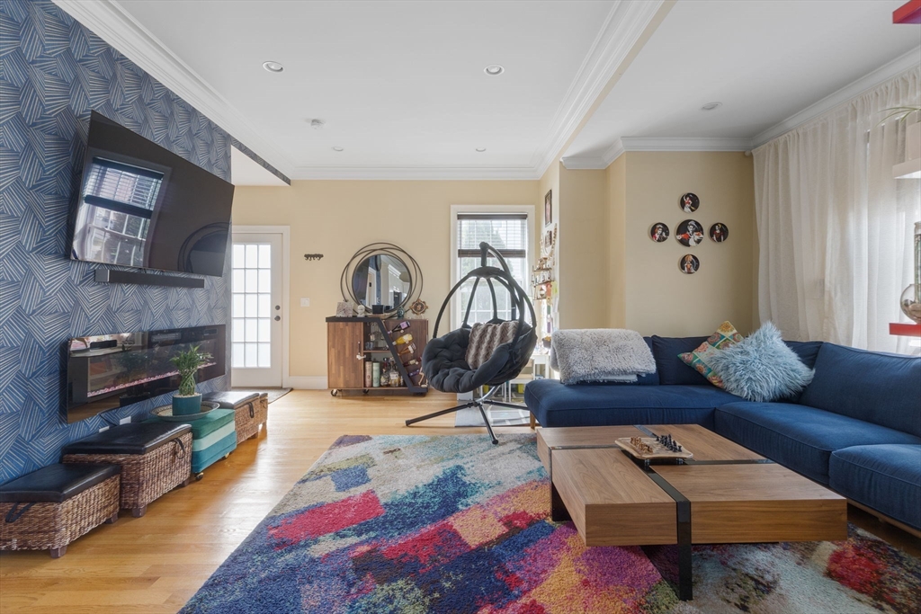 42 Lexington St # 3