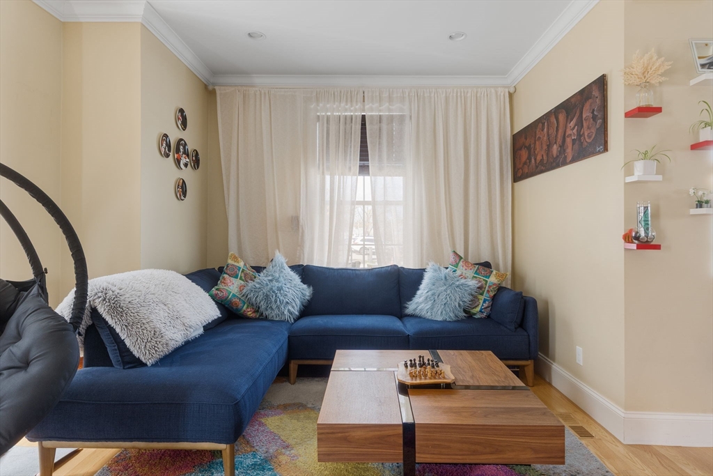 42 Lexington St # 3