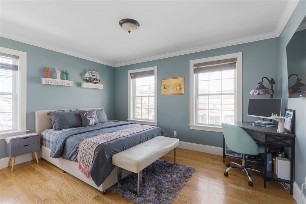 42 Lexington St # 3