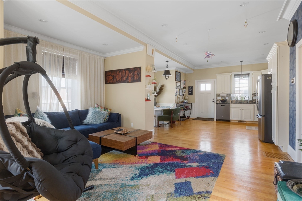 42 Lexington St # 3