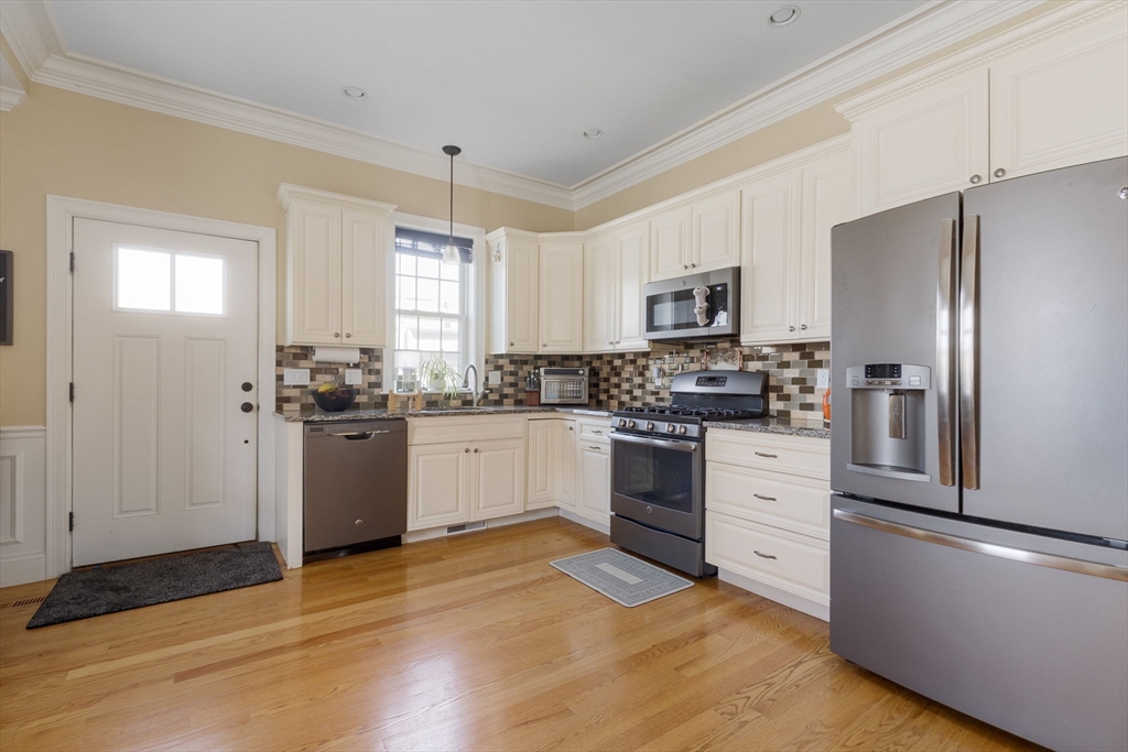42 Lexington St # 3