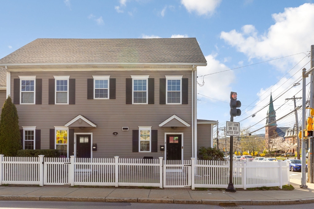 42 Lexington St # 3