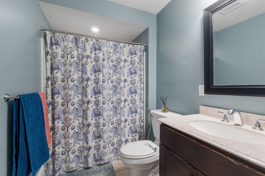 42 Lexington St # 3