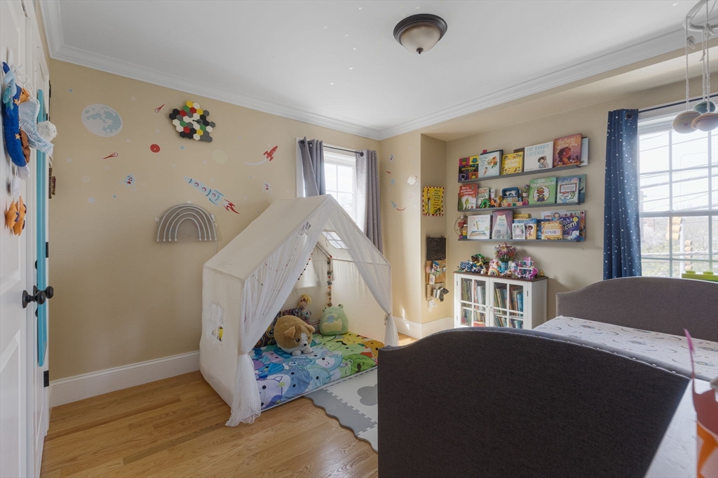 42 Lexington St # 3