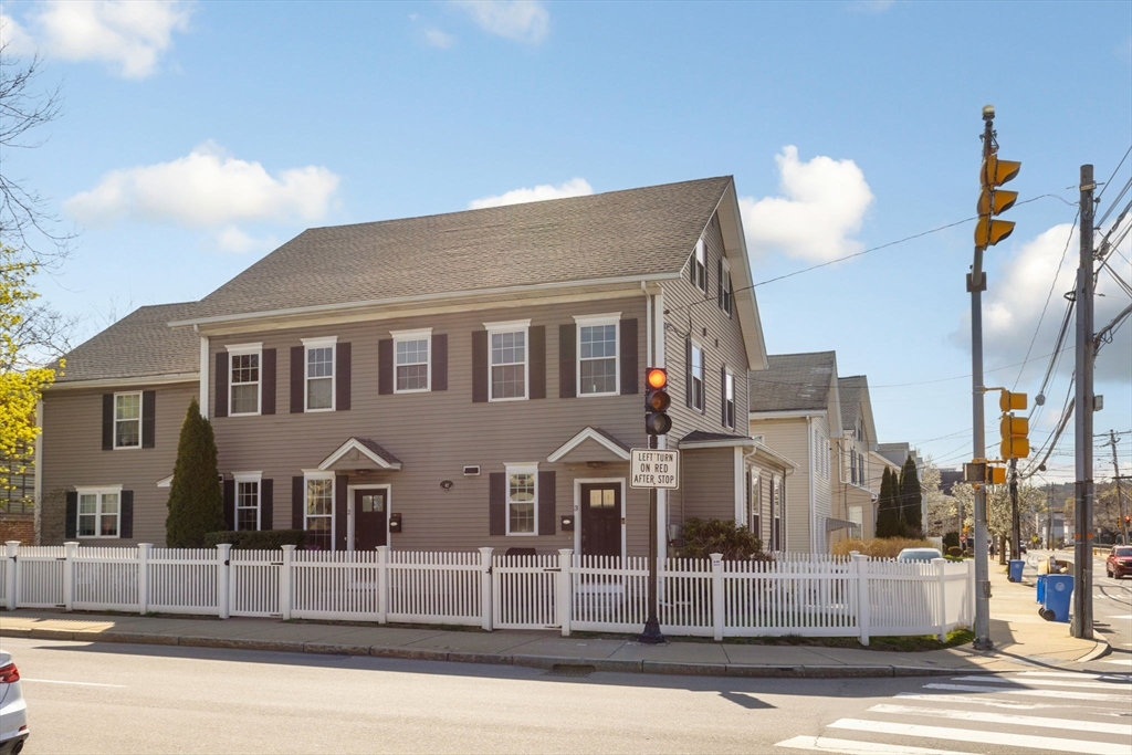 42 Lexington St # 3