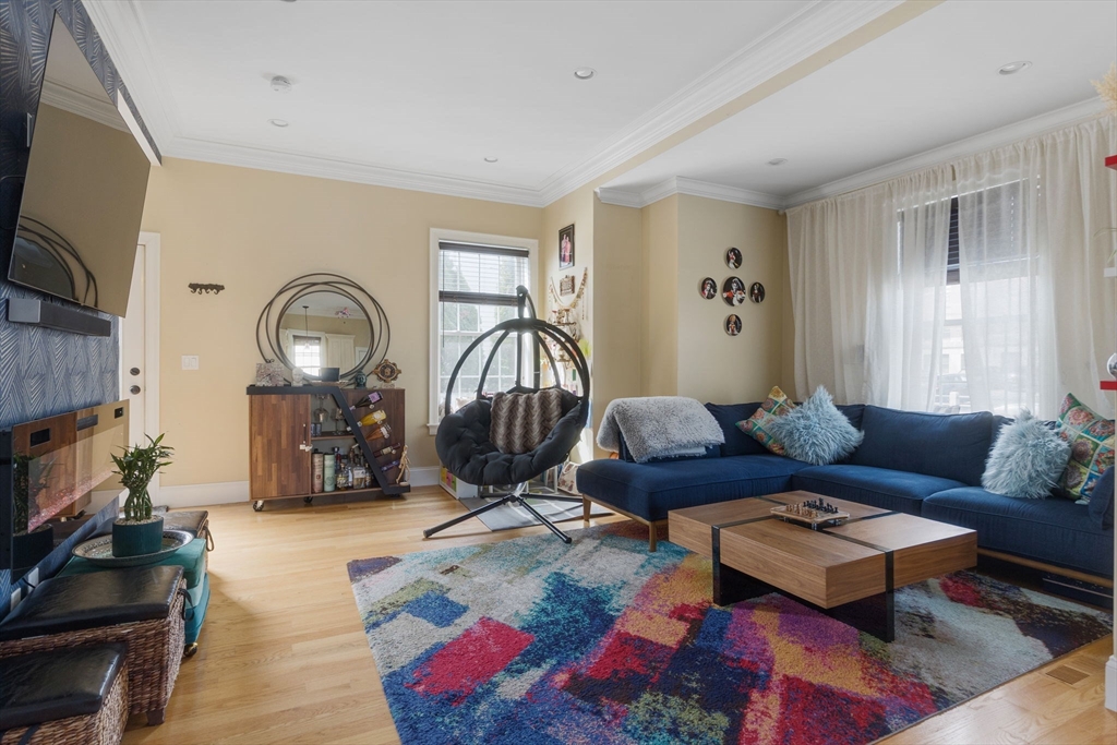42 Lexington St # 3