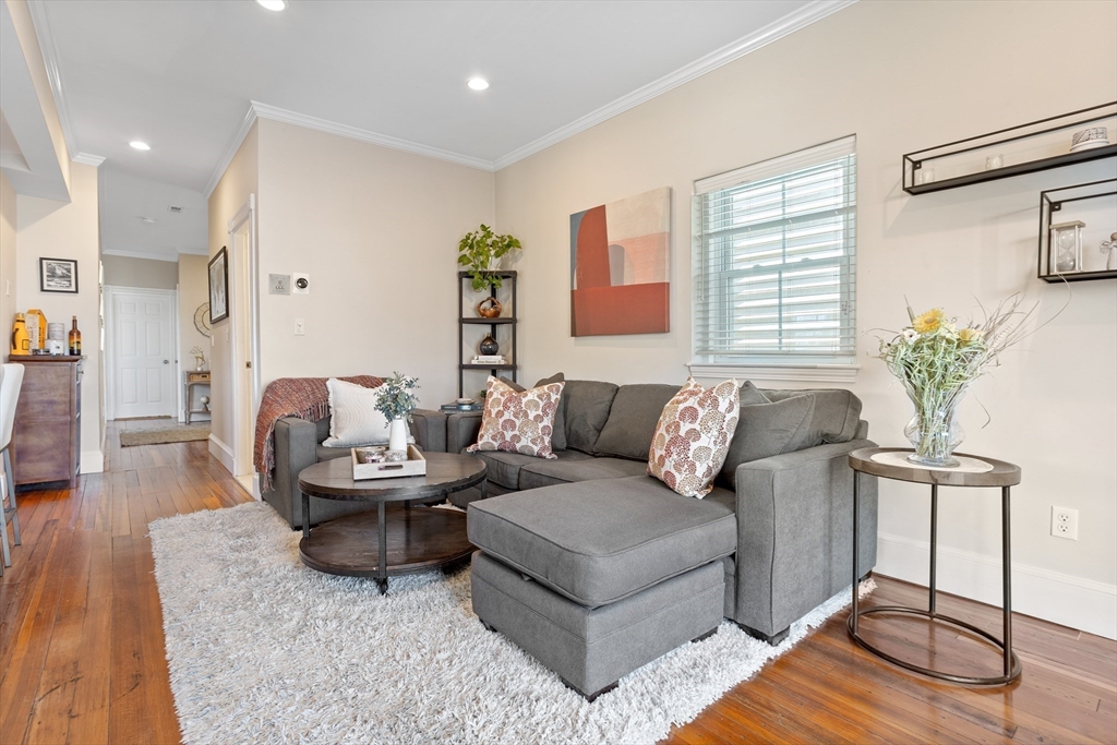 200 Emerson St Unit: 3 Penthouse