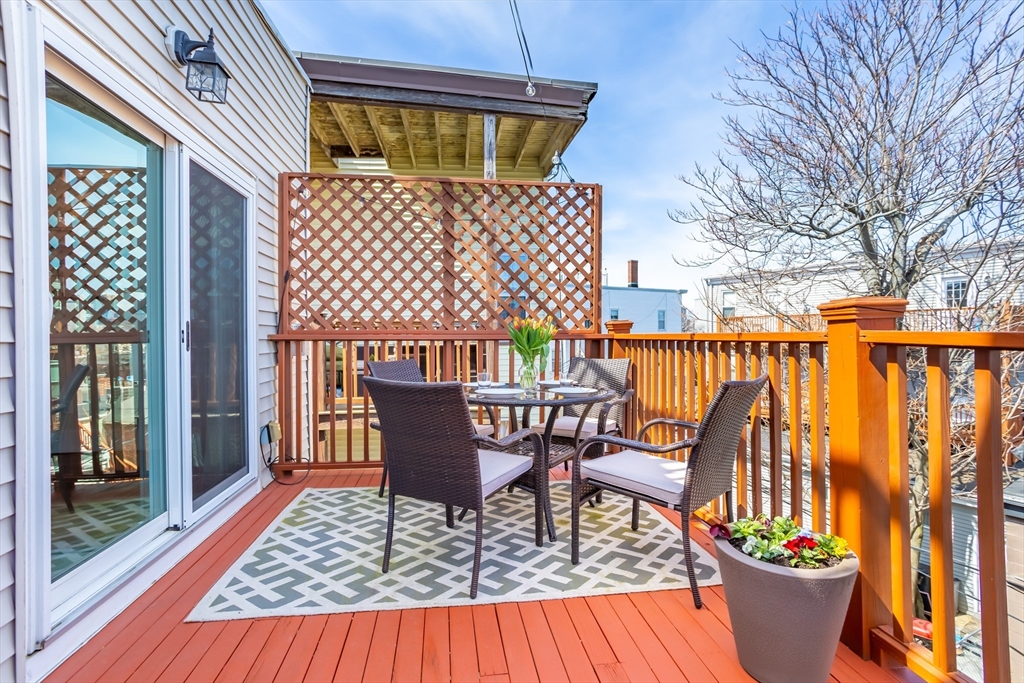 200 Emerson St Unit: 3 Penthouse
