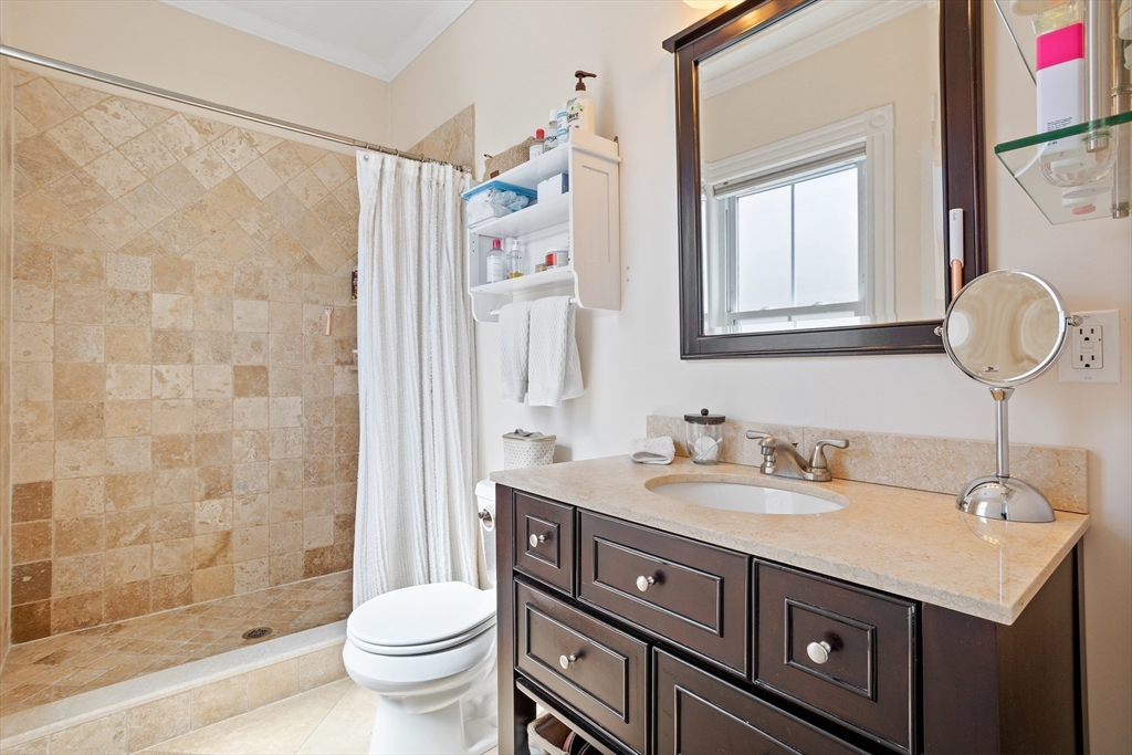 200 Emerson St Unit: 3 Penthouse