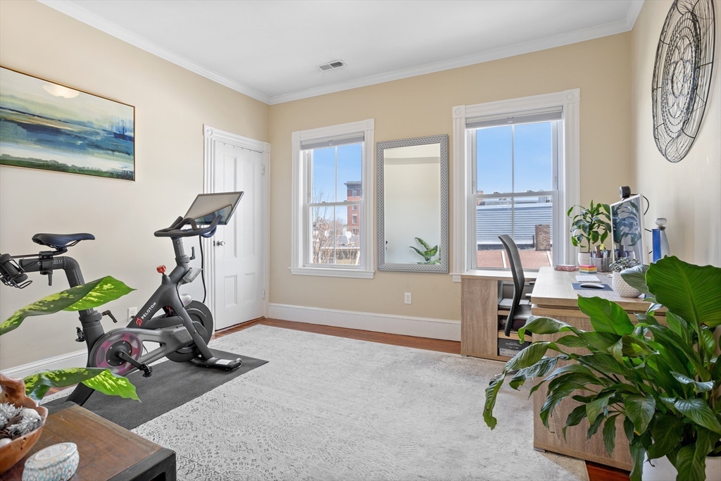 200 Emerson St Unit: 3 Penthouse