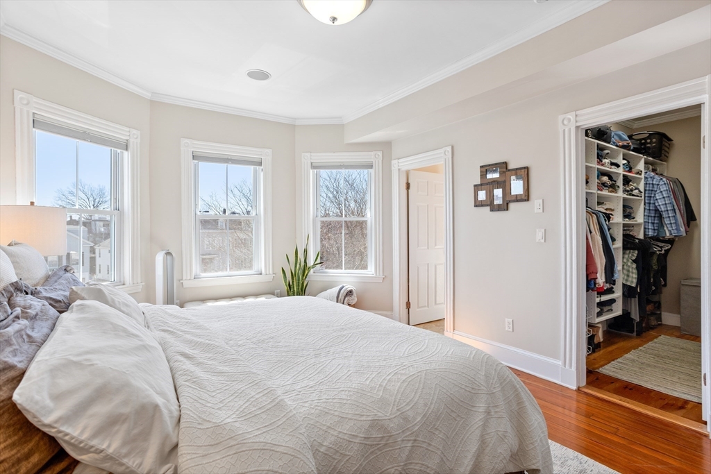 200 Emerson St Unit: 3 Penthouse